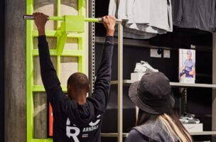 Sports_Direct_Interactive_Hang-Tough_8_9_04_R